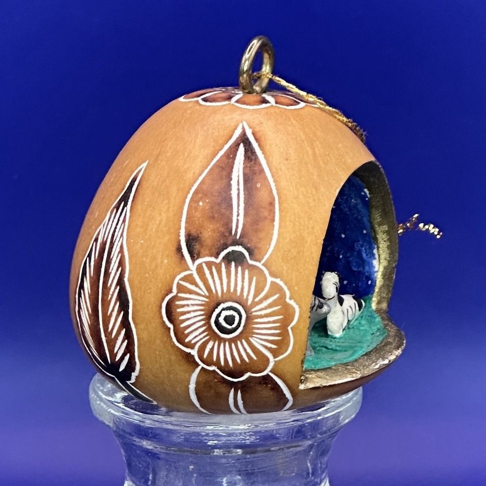 Christmas Ornament Carved Painted Gourd Nativity Folk Art Diorama Cartagena 2005 - Picture 2 of 6
